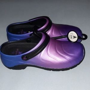 Anywear slip resistant shoe